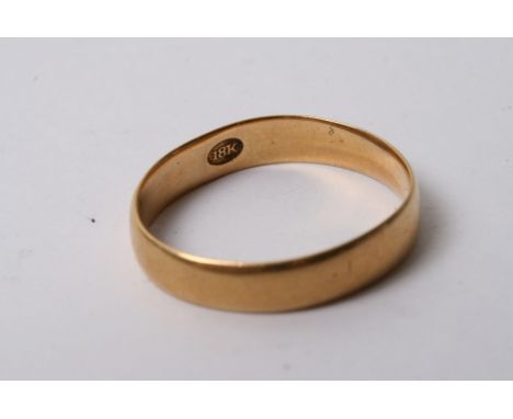 An 18ct gold wedding ring