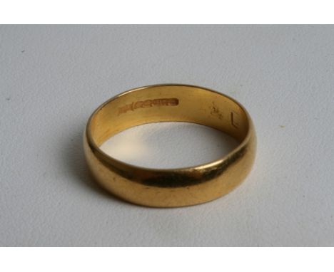 A 22ct gold wedding ring