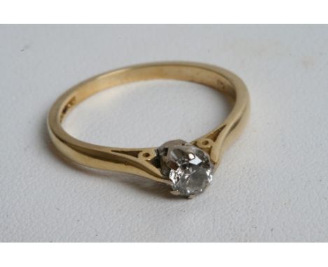 An 18ct gold and platinum solitaire ring 