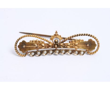 A Victorian brooch 15ct inset with seed pearl 