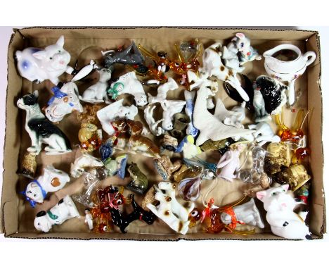 A large quantity of glass and ceramic animals, etc.