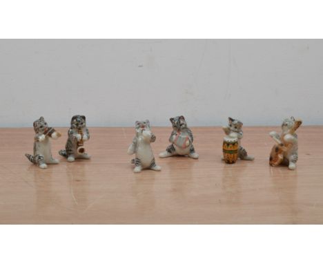 A Kyd ceramic cat band, playing a variety of instruments, all approx. 4.5cm high (6) 