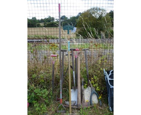 A quantity of garden tools to include: rake, spade, fork, etc.