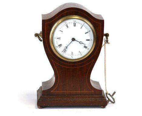 An Edwardian mahogany cased mantle clock, the white enamel dial with Roman numerals, 22cms (8.5ins) high.