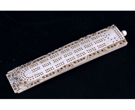 An early 20th century Chinese Canton ivory cribbage board, 18cms (7ins) long.