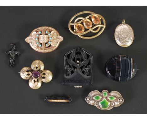 PEWTER AND GREEN ENAMEL BROOCH, A JET AND SEED PEARL GOLD INLAY MOURNING BROOCH, A SIMULATED JET CROSS AND CLIP, A BLACK BAND