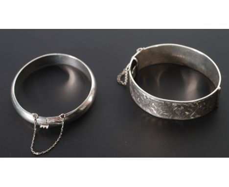 SILVER FOLIATE ENGRAVED HINGE OPENING BANGLE, Birmingham 1963, AND A PLAIN SILVER HINGE OPENING BANGLE (2)