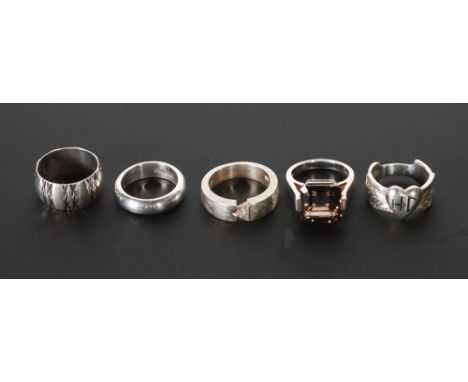 HARLEY DAVIDSON SILVER RING, AND FOUR OTHER RINGS (5)