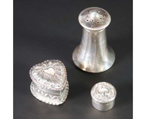 VICTORIAN SMALL SILVER HEART SHAPED TRINKET BOX, with embossed scroll work, makers William Comyns & Sons Ltd., Birmingham 189