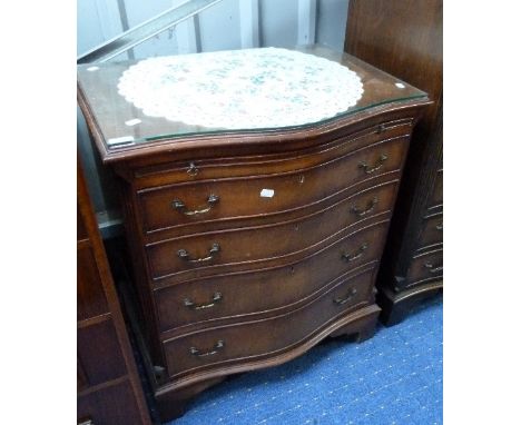 A Georgian style serpentine front mahogany Chest of Drawers, on bracket feet.