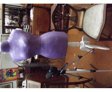 Freestanding mannequin