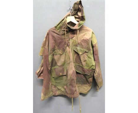 WW2 "SAS" Pattern Camouflage Windproof Smock green, brown and tan cotton, pull over smock. &nbsp;Top hood with tightening cor