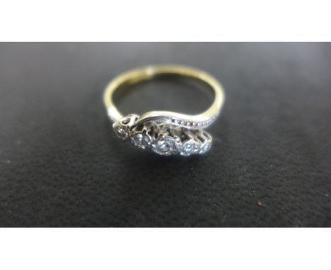 18ct gold and platinum ring - size R-S - 3.1 grams - light surface scratches and usage wear