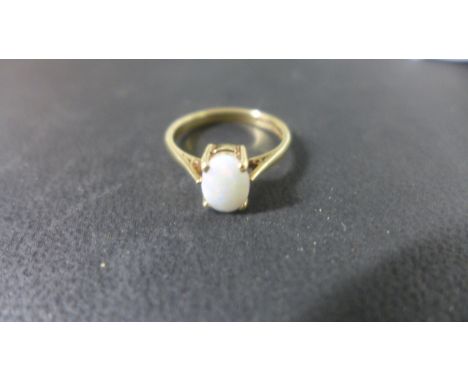 A 9ct Gold Opal Ring - Size M - approximately 2.3 grams