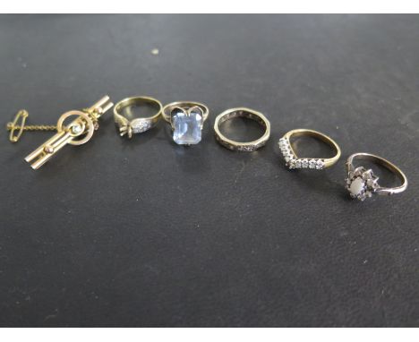 An 18ct gold ring approx weight 2.8 grams, missing stone, two 9ct gold rings and a 9ct brooch approx weight 9.6 grams includi