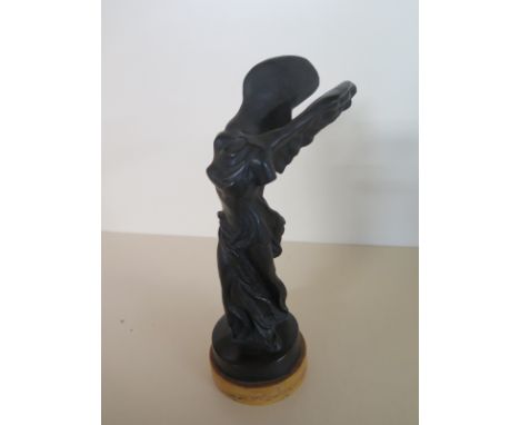 A bronze figure, the winged Victory of Samothrace on a Sienna marble base - 20 cm tall - with good patination - minor chips t