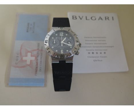 A BVLGARI gents stainless steel automatic chronometer wristwatch SCB 38 S L9968. 40mm wide including button, with divers stra