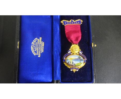 A 9ct Gold and Enamel Lodge Medallion - David Livingstone Lodge Masonic Jewel Medal - approximately 22 grams - in very good c