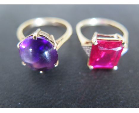 Two 9ct Yellow Gold Rings - one set with amethyst to shoulder - size Q, the other size R - approx 8.6 grams - both in good co