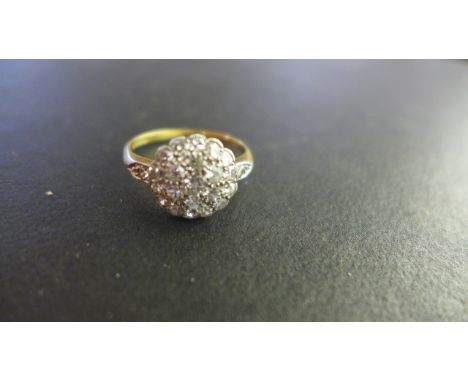 An 18ct Yellow Gold Diamond Cluster Ring - size Q - approximately 2.9 grams - minor usage marks - generally good condition