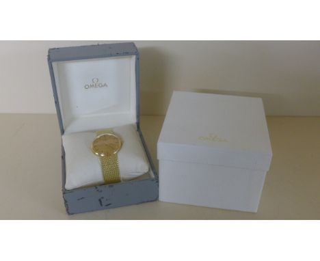 An 18 ct Yellow Gold Omega De Ville Automatic Bracelet Wristwatch with Champagne Dial - 19 cm long, 34 mm wide including butt