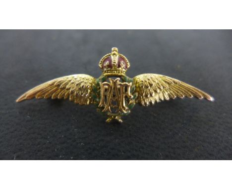A 9ct Yellow Gold and Enamel RAF Bar Brooch, approx 3.3 grams - clean good condition