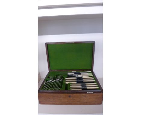 A six setting canteen of Walker and Hall plated Cutlery in an oak canteen with Freemasons Presentation Plaque - in generally 