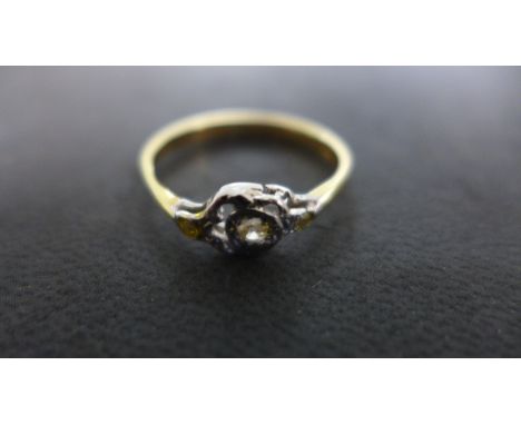 An 18ct Yellow Gold Ring - Size W - approximately 3.5 grams - some stones missing - cut to mount