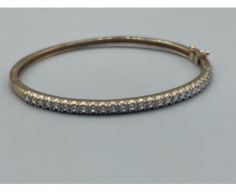 Ladies 9ct gold stone set bangle. 10.09g