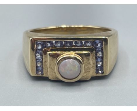 Gents 9ct gold stone set ring. Featuring 13 round light purple stone and opal set in centre 7.4g size T