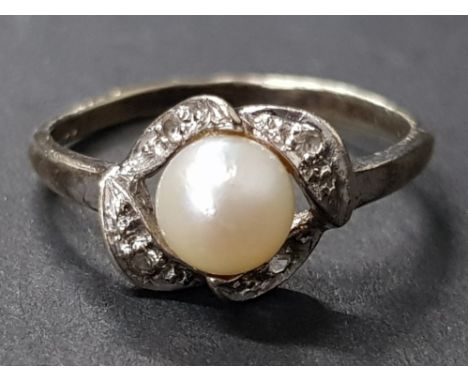 9ct white gold pearl and colourless stone ring, 2.5G gross size Q