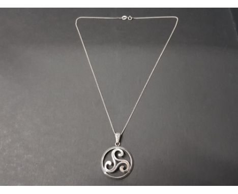 Silver Celtic round pendant and chain, 8.1G