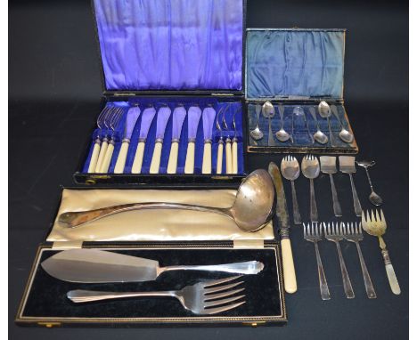 Selection of silver plate including cased set of teaspoons / sugar tongs, fish knives &amp; forks, Art Deco fish servers, var