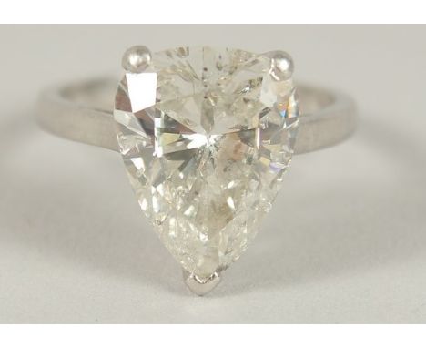 A SUPERB PEAR-SHAPED DIAMOND RING. APPROX. 5CTS, SET IN PLATINUM.