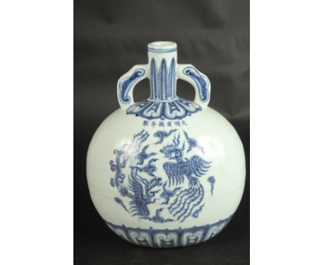 A CHINESE BLUE AND WHITE PORCELAIN PHOENIX MOON FLASK. 28cms high.