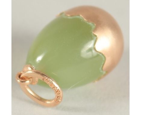 A RUSSIAN 14CT GOLD AND JADE EGG PENDANT.