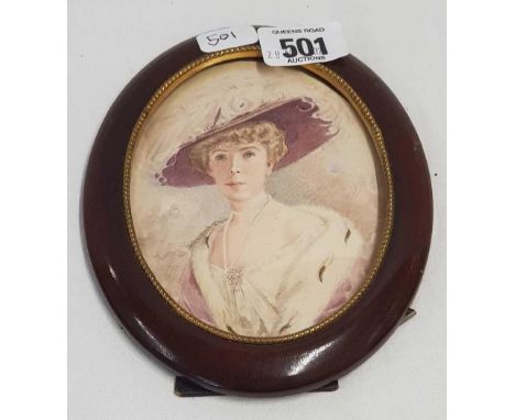 A 19TH CENTURY PORTRAIT MINIATURE OF A LADY WITH FEATHERED HAT AND ERMINE TRIMMED ROBE. WATERCOLOUR, IN AN OVAL  MAHOGANY FRA