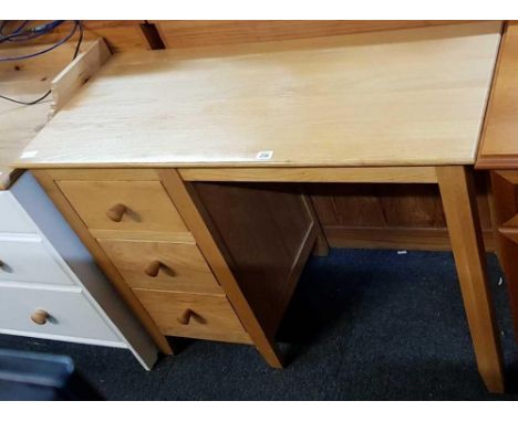 LIGHT OAK SINGLE PEDESTAL DESK
