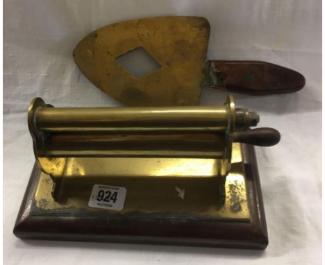 SMALL WOODEN HANDLED BRASS TRIVET &amp; A VINTAGE PIPE SMOKING TOBACCO BRASS CUTTER 