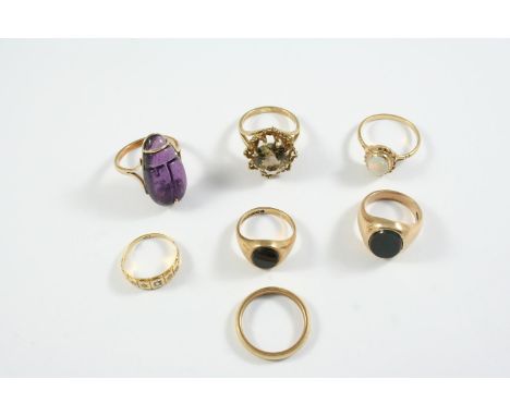 A SAPPHIRE AND DIAMOND FIVE STONE RING set in 9ct gold, together with a 9ct gold wedding band, 3.4 grams, a bloodstone and 9c