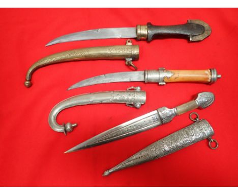 19th to early 20th century Indo Persian Moroccan Arabic jambya knives &amp; Syrian dagger (3). Moroccan traditional pattern w