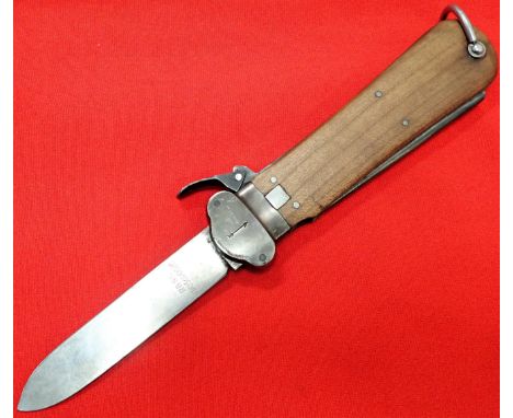 WW2 German Luftwaffe Fallschirmjäger (takedown version) paratroopers gravity knife by Weyersberg of Solingen. Features wooden