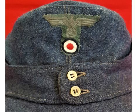 WW2 M43 German Army or Luftwaffe uniform ‘mountain troops’ field cap. LW dark blue wool body peak (showing slight fold to cen