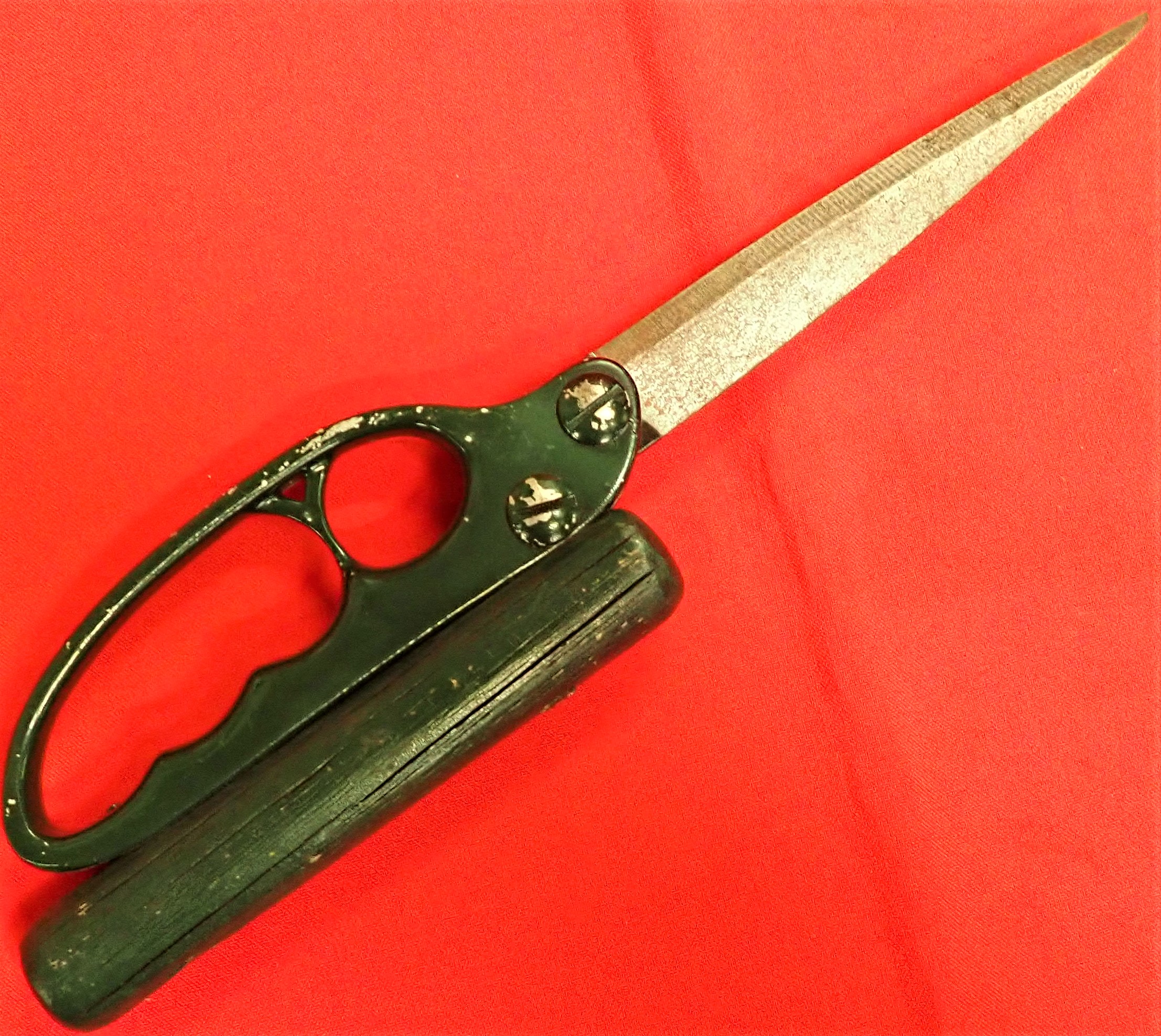 West Australian prison ‘shiv’ knuckle knife shank. Features an