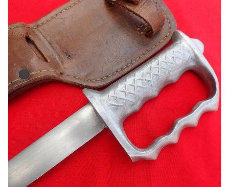 WW2 Australian New Zealand knuckle knife &amp; scabbard. Features cast aluminium chequered grip with raised knuckle duster gu