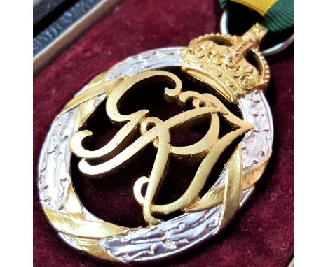 WW2 British Army Territorial Efficiency Decoration medal, dated 1942 in case of issue. GRI Medal in almost mint condition, en
