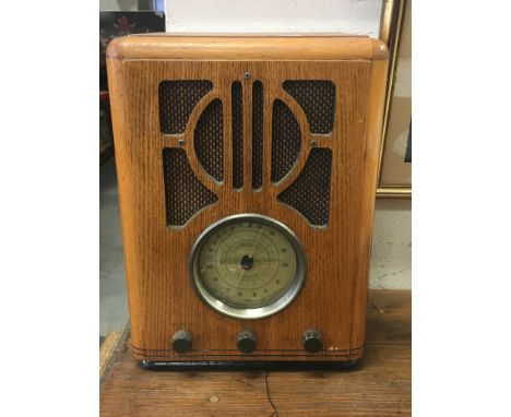 Vintage style wooden radio/cassette player