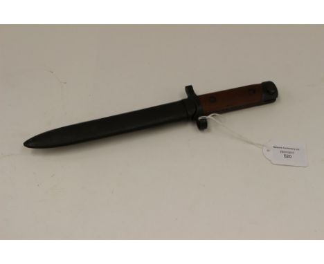 WW2 Italian Carcano M38 fixed blade bayonet (Type 3). 175mm Plum coloured single edged blade. Backstrap to grip marked with i