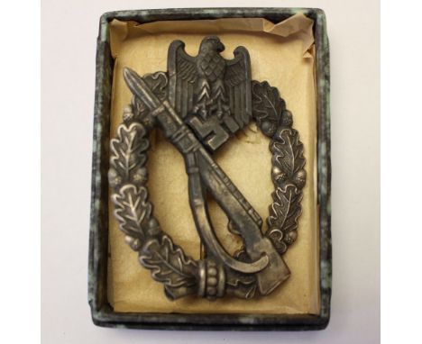 WW2 Third Reich Infanterie-Sturmabzeichen in Silber. Infantry Assault badge in silver in original cardboard box of issue. Zin