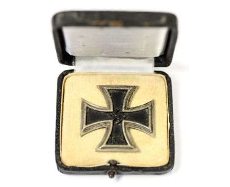 WW2 Third Reich 1939 Eisernes Kreuz 1. Klasse Iron Cross 1st class complete in case of issue. Brass pin. Maker marked "L/58".